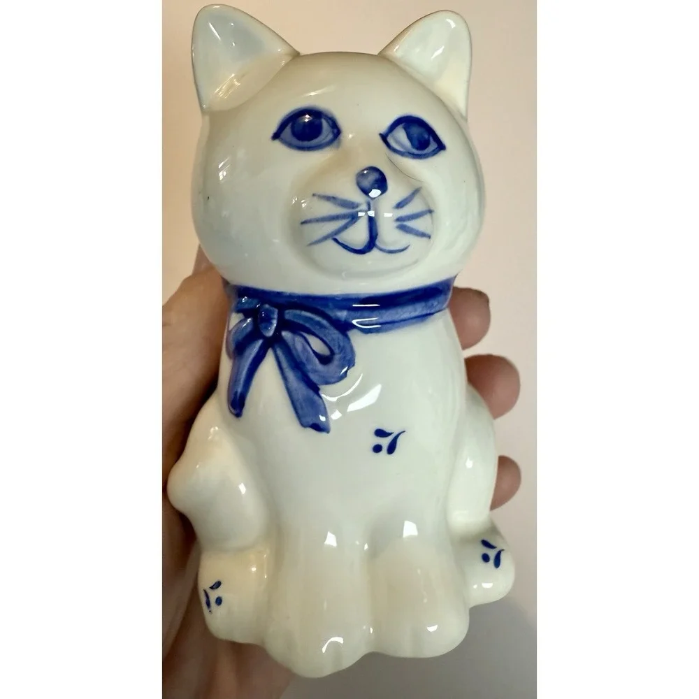 Enesco Blue And White Cat Kitten Salt And Pepper Shakers‎ Set Floral Design